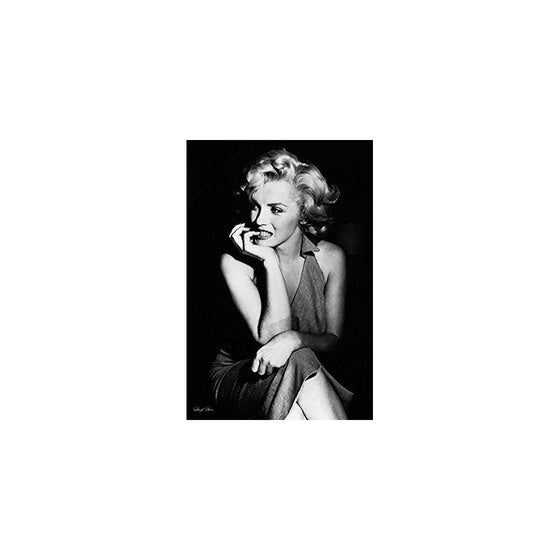Marilyn Monroe - Sitting