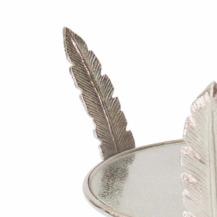 Aluminum Candle Holder Surrounded with Three Leaf Pillars, Silver