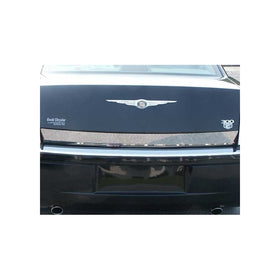 QAA FITS 300 2005-2010 CHRYSLER (1 Pc: Stainless Steel Rear Deck Accent Trim - 3.62" wide, 4-door, Base, C-Model) RD45760