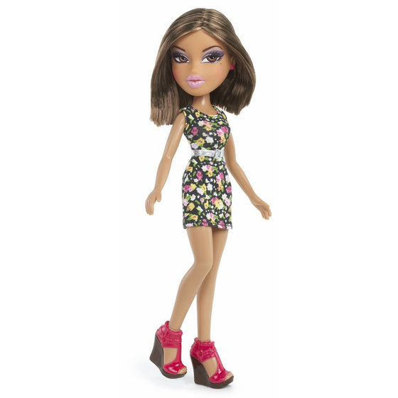 Bratz Strut It! Doll - Yasmin