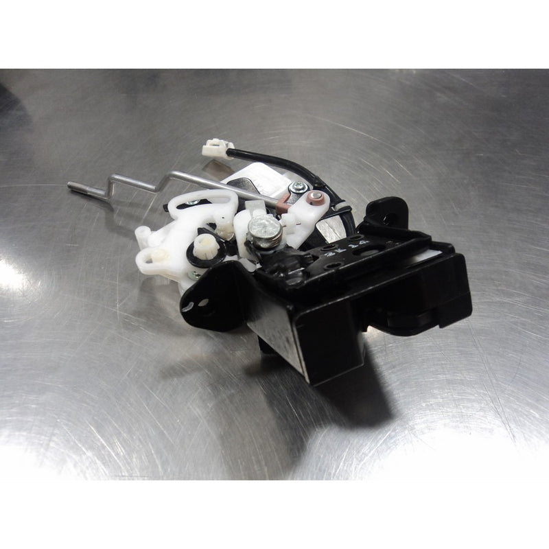Mazda G22G-62-310M Trunk Lock Actuator Motor