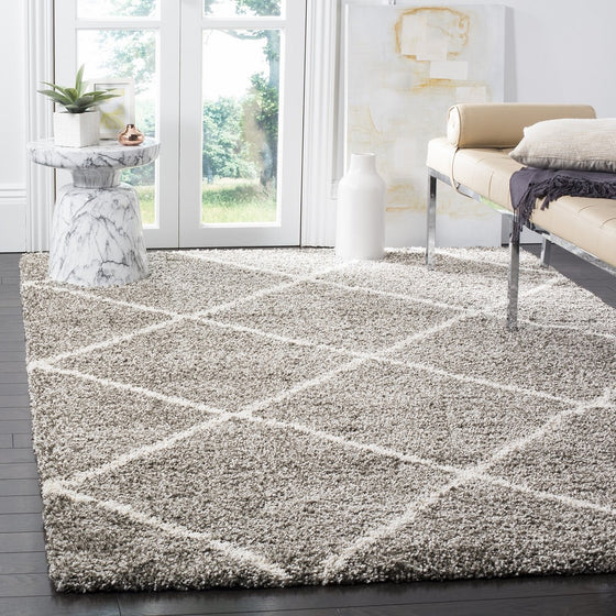 Safavieh Hudson Shag Collection SGH281B Grey and Ivory Moroccan Diamond Trellis Area Rug (8' x 10')