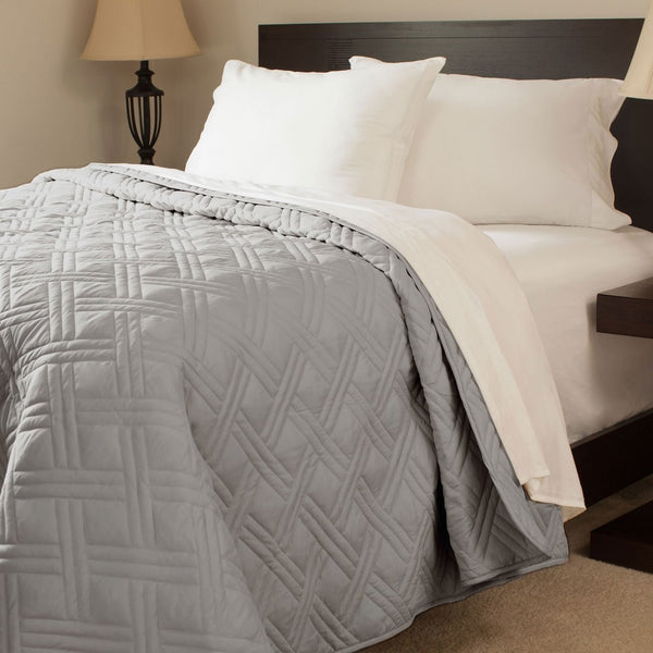 Lavish Home Solid Color Bed Quilt, Twin, Silver