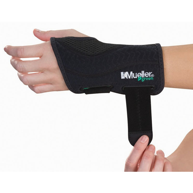 Mueller Fitted Wrist Left, Black, Small/Medium